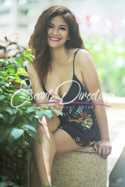 SELENA SUMMER